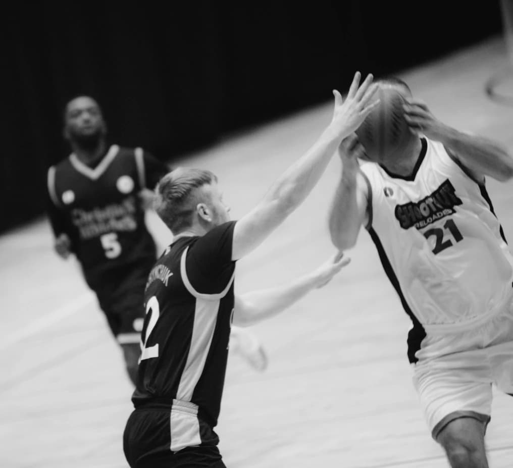 FCA Kraków guard driving to the basket